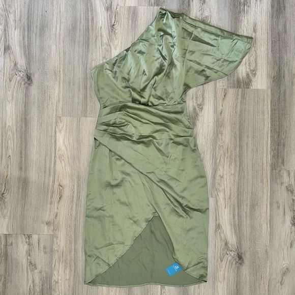 NWT Cupshe Satin Asymmetrical Off Shoulder Midi Bodycon Dress Sage Green Size M - Picture 1 of 8